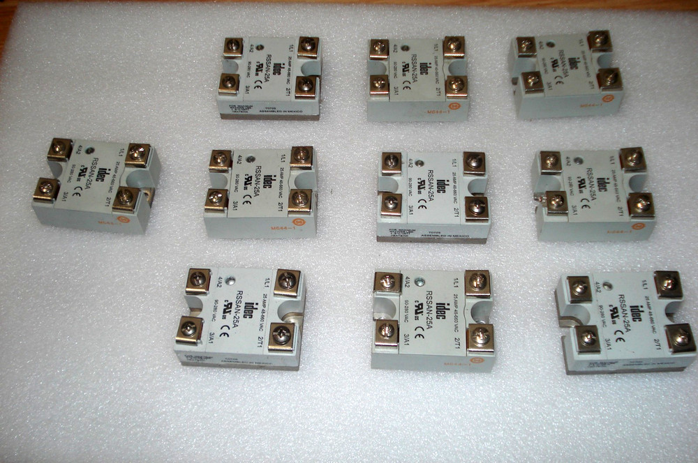(Lot of 10) IDEC RSSAN-25A Solid State Relays