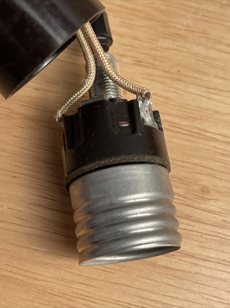 VTG LEVITON BROWN PLASTIC HUSK 2 PIECE BOTTOM TURN KNOB LAMP SOCKET MEDIUM BASE