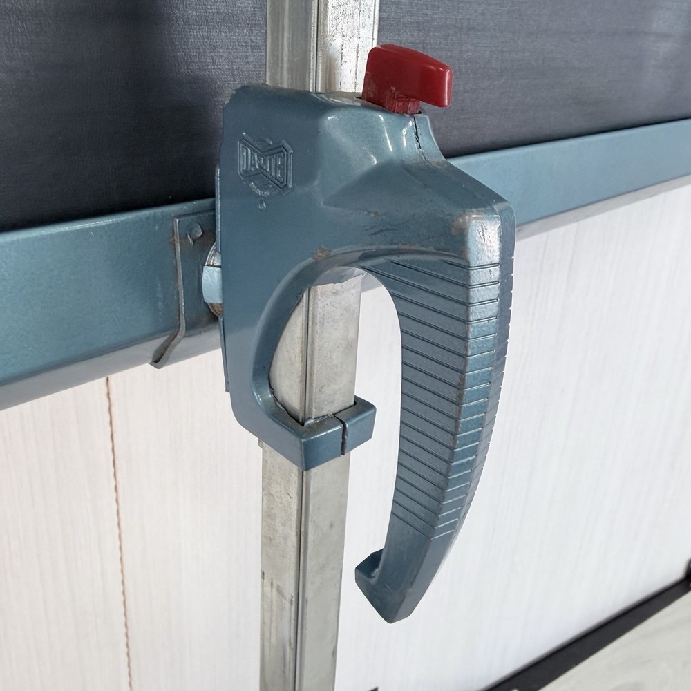 Da-Lite De Luxe Challenger Vintage Projector Screen 40 X 40