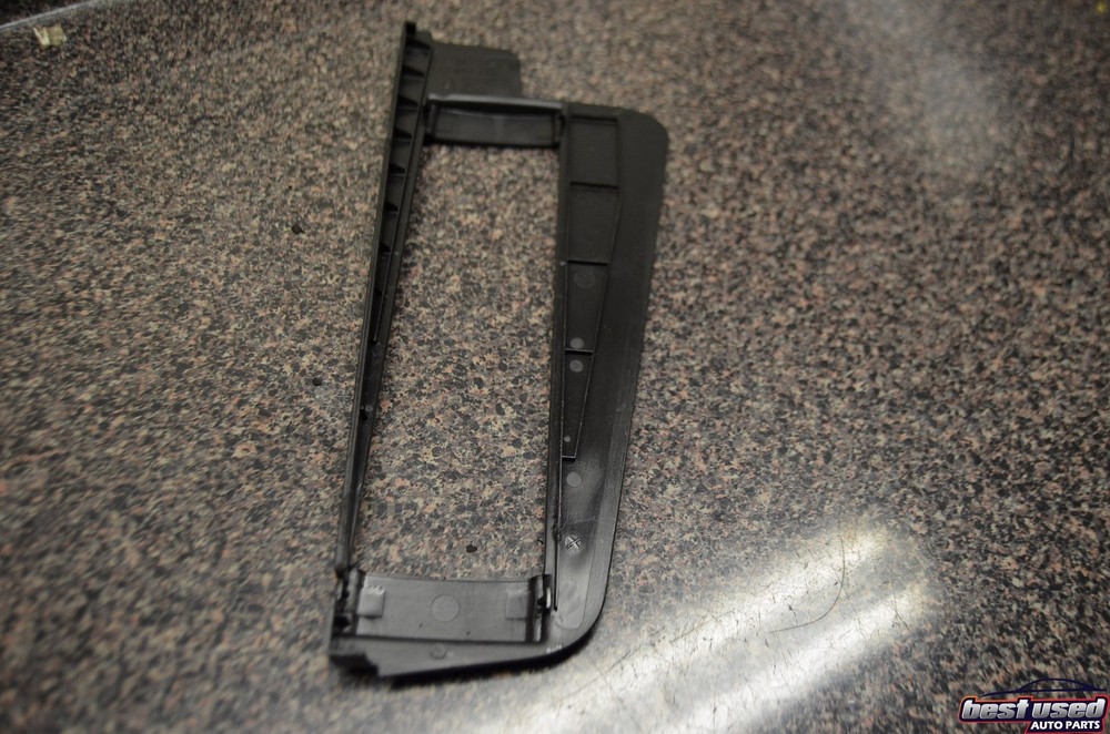 2003 VOLKSWAGEN JETTA CD CHANGER BRACKET BEZEL TRIM PLAYER 03