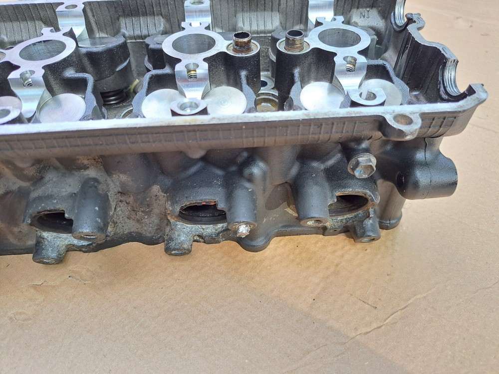 Suzuki gsr750 cylinder head