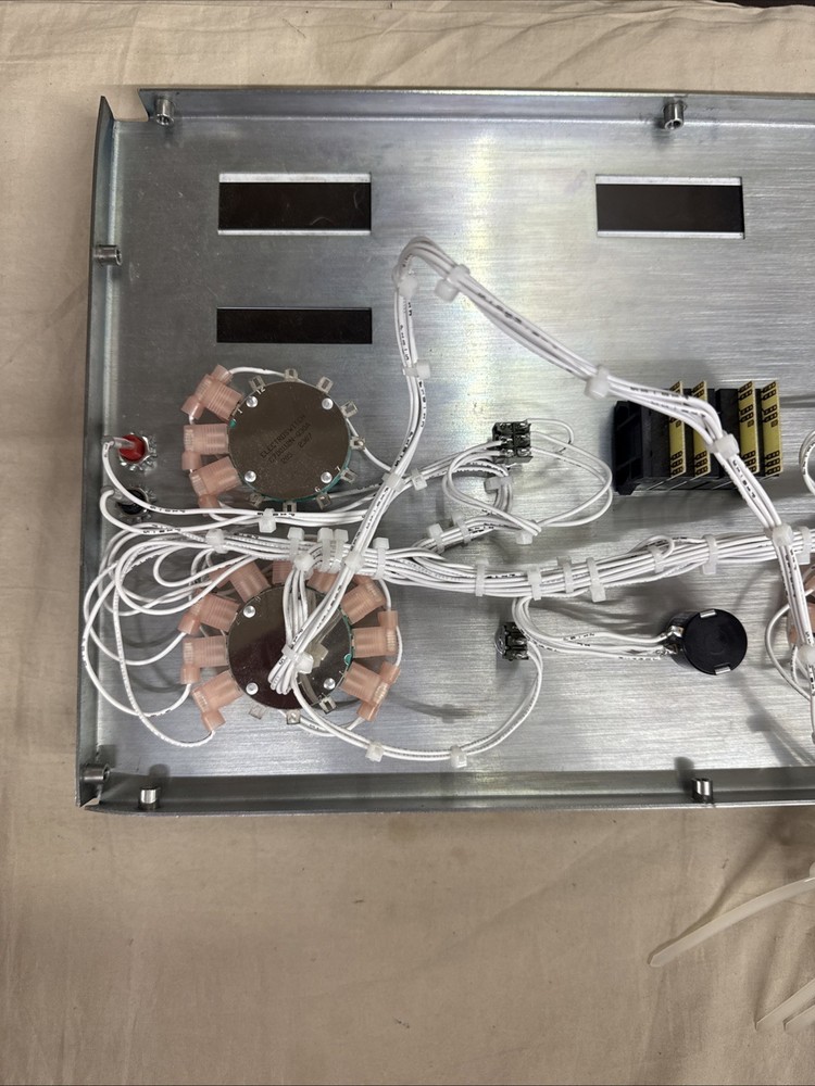 Nice CHRISTIE RF80-K CE REFLEX Battery Charger/Analyzer - Face Only