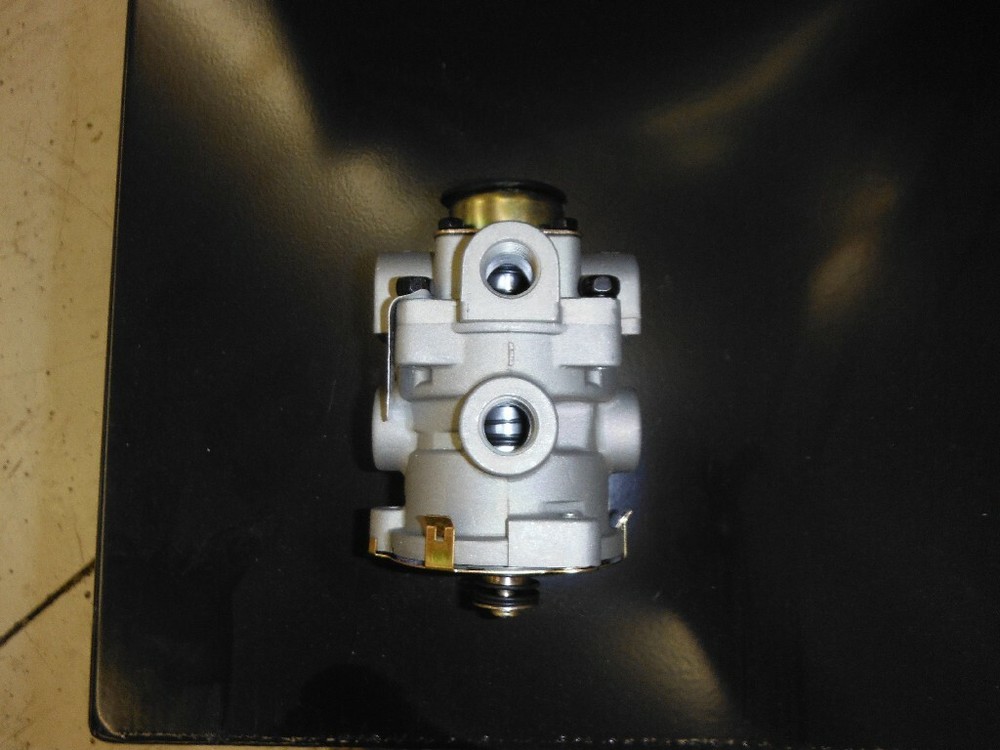 Bendix-Style 286171 Air Valve