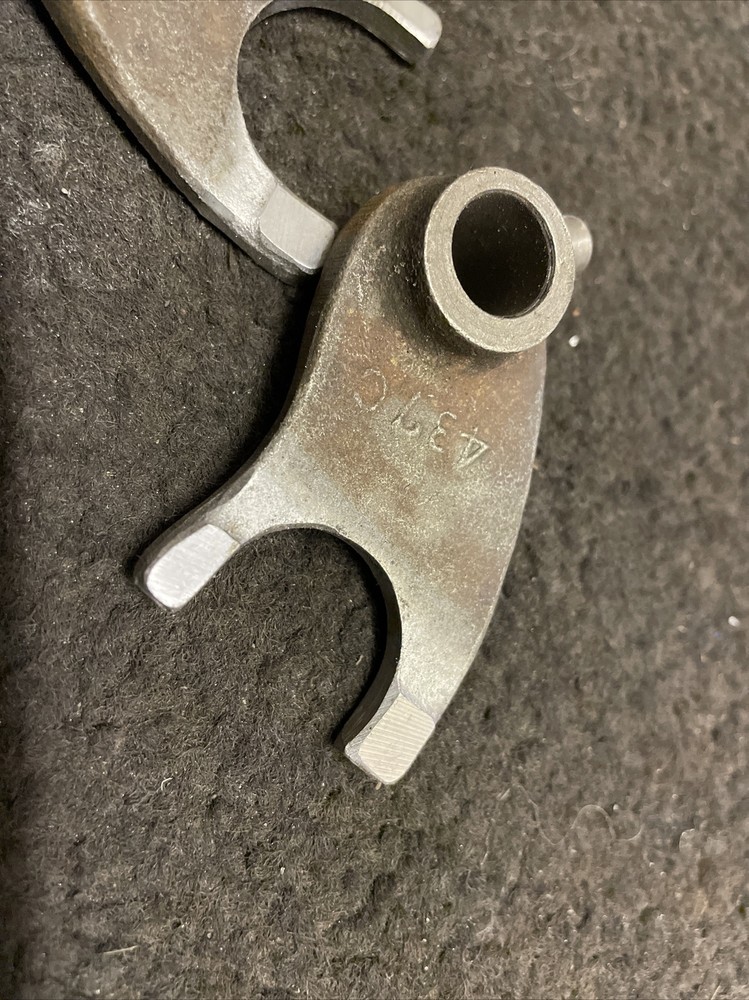 Honda XL185 ‘437’ Gear selector forks