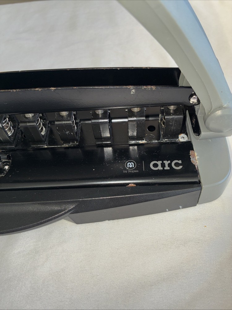 Staples Arc System 11-Hole Desktop Punch, 8-Sheet Capacity, Model 40836
