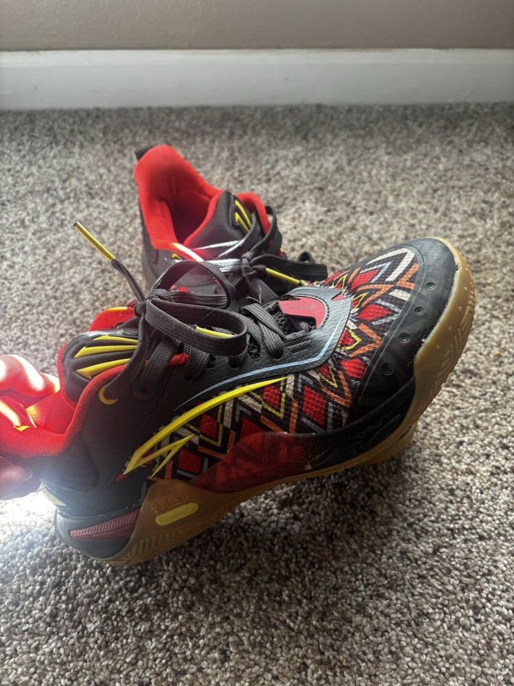 Kyries “Tribe”, Size 5.5 In Excellent condition