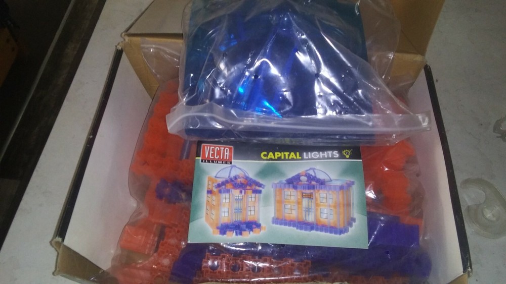 Vecta Systems Capital Lights Domed Lighted Building Set complete. Tested