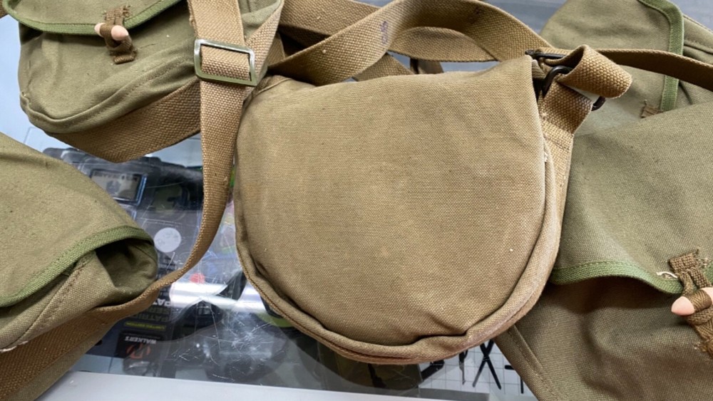 ** SOVIET ERA CHINESE MILITARY 1-CELL DRUM POUCH SOVIET COLD WAR ERA- -