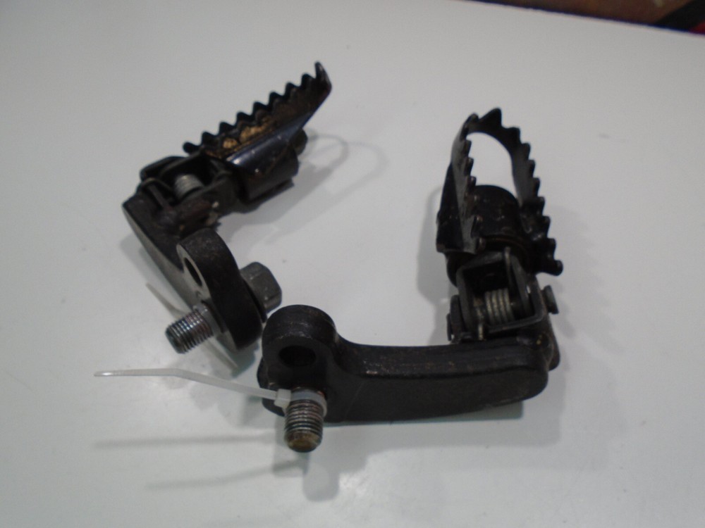 2005 SUZUKI DR 200SE FRONT PEGS 05 DR 200 SE