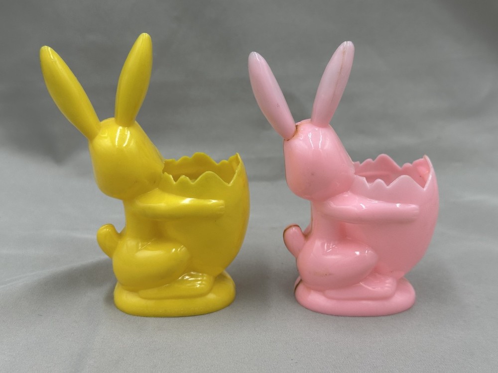 c 1950 ROSBRO Egg EASTER BUNNY Rabbit CANDY CONTAINER Toy Hard Plastic Vintage