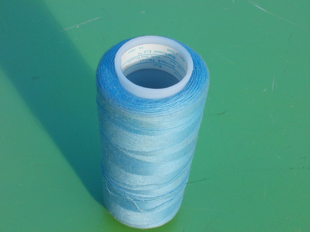 OVERLOCK THREAD SPOOL 100% SPUN POLYESTER 3000 YDS PRICED SEW RIGHT SKY BLUE