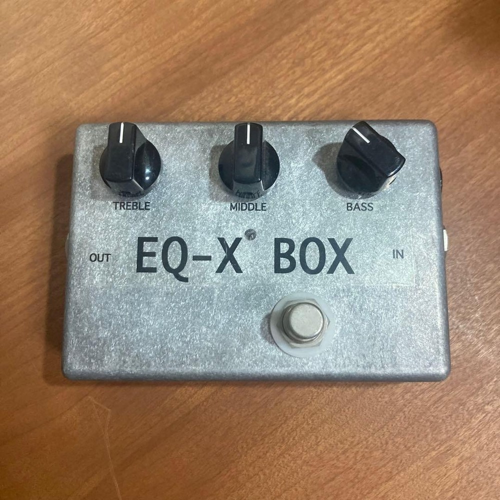 Electric bass pre equalizer