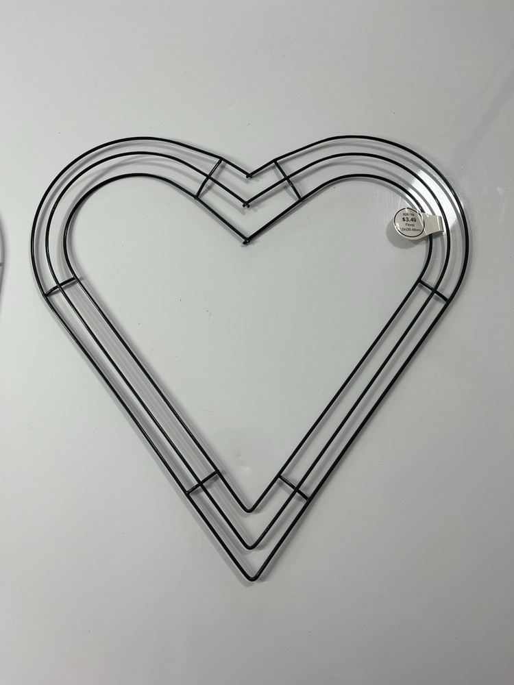 2 New Wreath Frame Decor Rust-proof Heart Shaped Wire Wreath Forms Lightweight
