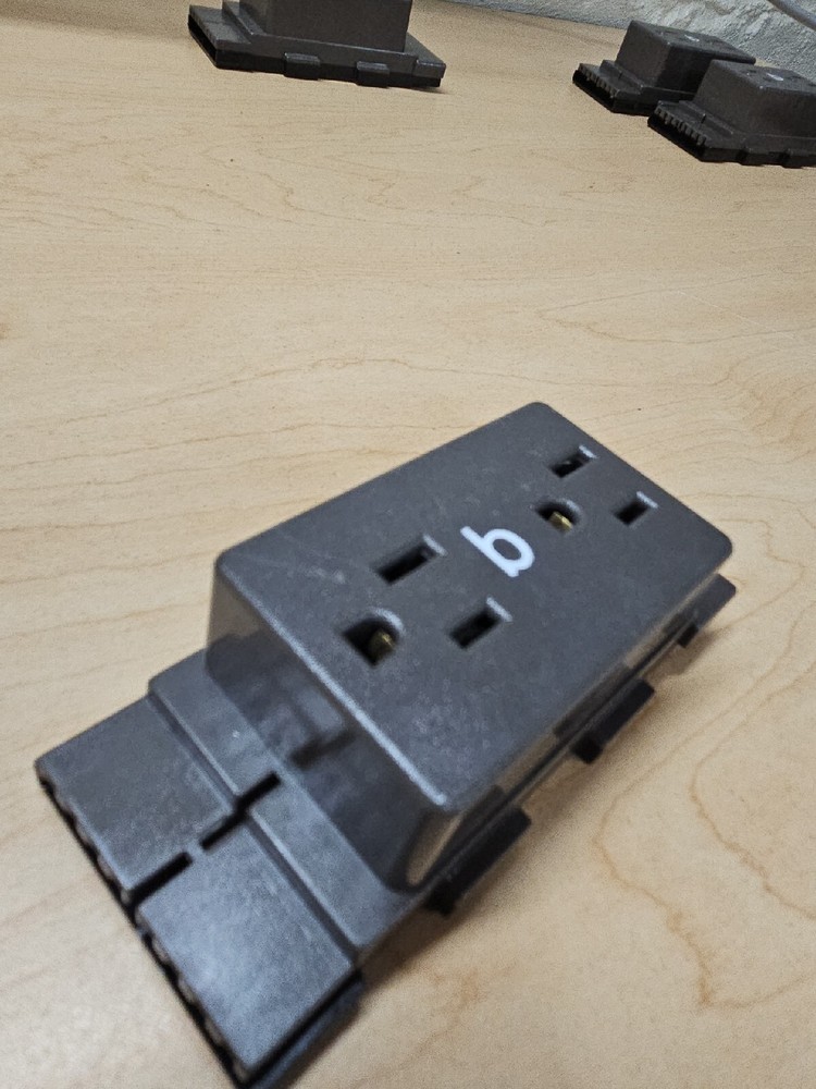 Herman Miller SQA QELRB Cubical Panel Duplex Receptacle
