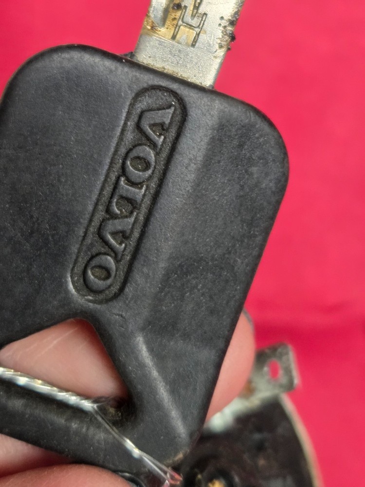 2015 VOLVO 21780553 IGNITION SWITCH WITH KEY