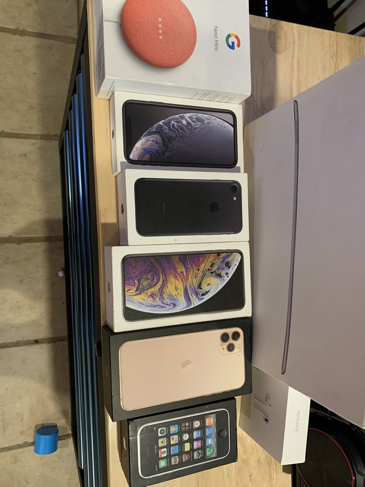 Lot of empty apple boxes lot