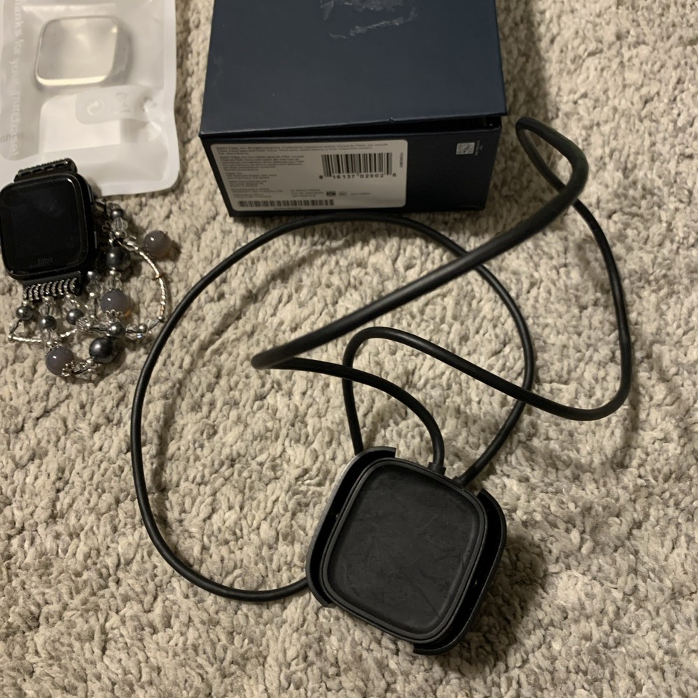 FitBit Versa Smart Watch FB504 Band & Charger