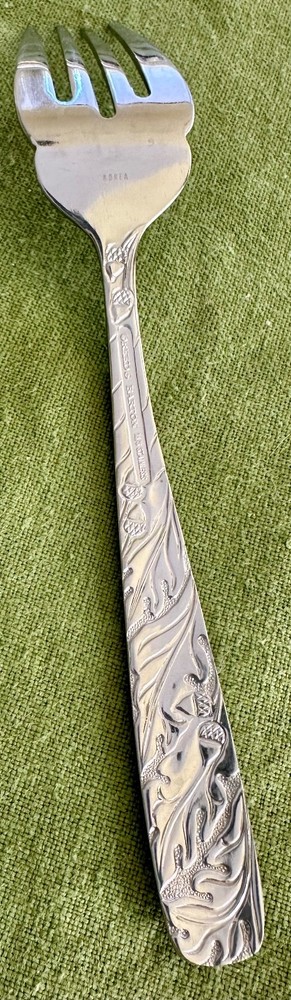 1 Reed & Barton Oakleaf Acorn Embossed Stainless Steel Silverware Salad Fork