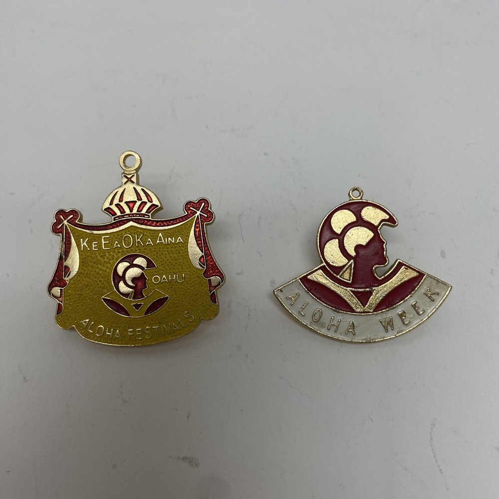 Lot 4 Various Hawaiian Membership Pin Back Button