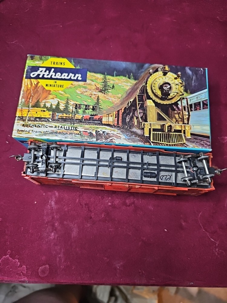 Athearn HO Scale Model Train Burlington Double Door Custom Distressing Box Car