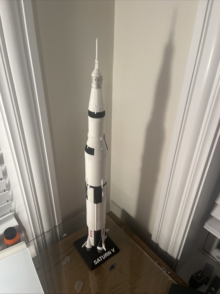 Apollo Saturn V Rocket Model 1:200