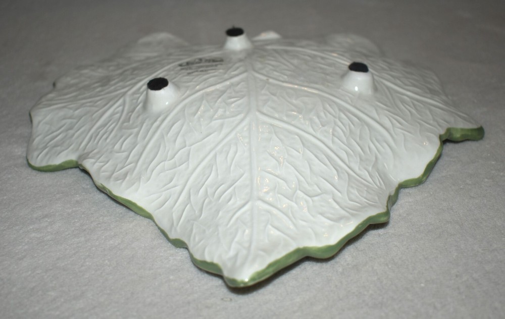 VINTAGE A SPECIAL PLACE CERAMIC LEAF DISHES (2)
