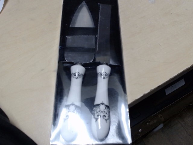STUDIO HIS & HERS SERVING SET (FC3001700)