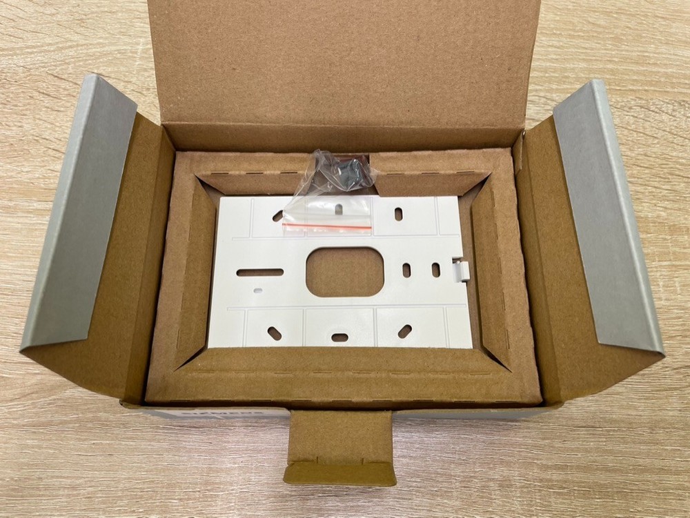 OPEN BOX Siemens QMX3.P34 White Room Operator Unit w/ Temperature Sensor