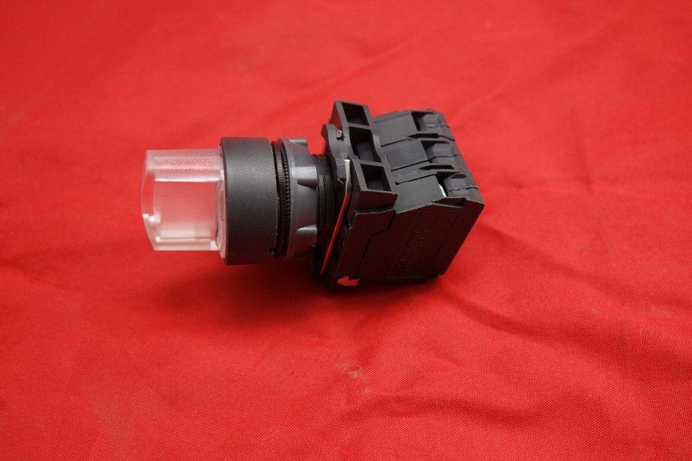 22mm ILLUMINATED Selectswitch 3 Position Fits White Momentary XB5AK151M5 220V
