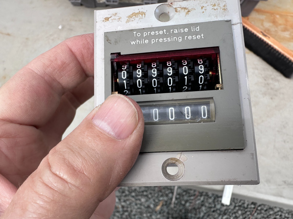 REDINGTON COUNTERS F8-5206, 24 VDC