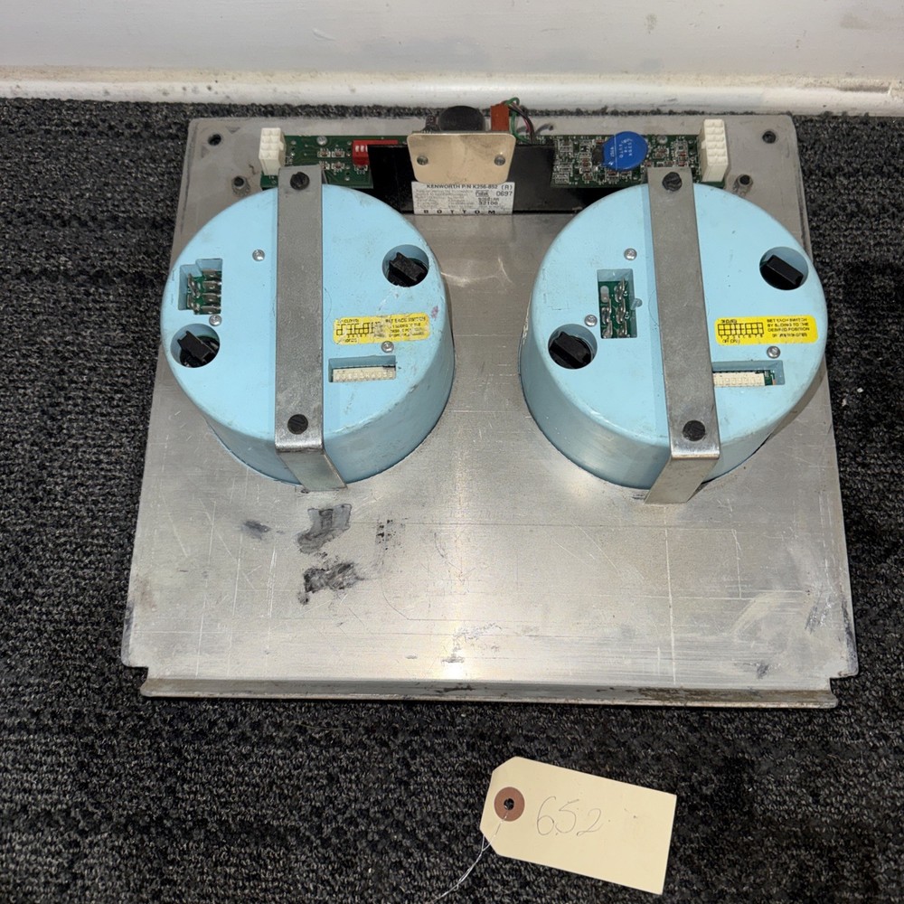 KENWORTH INSTRUMENT PANEL S64-1065- 7