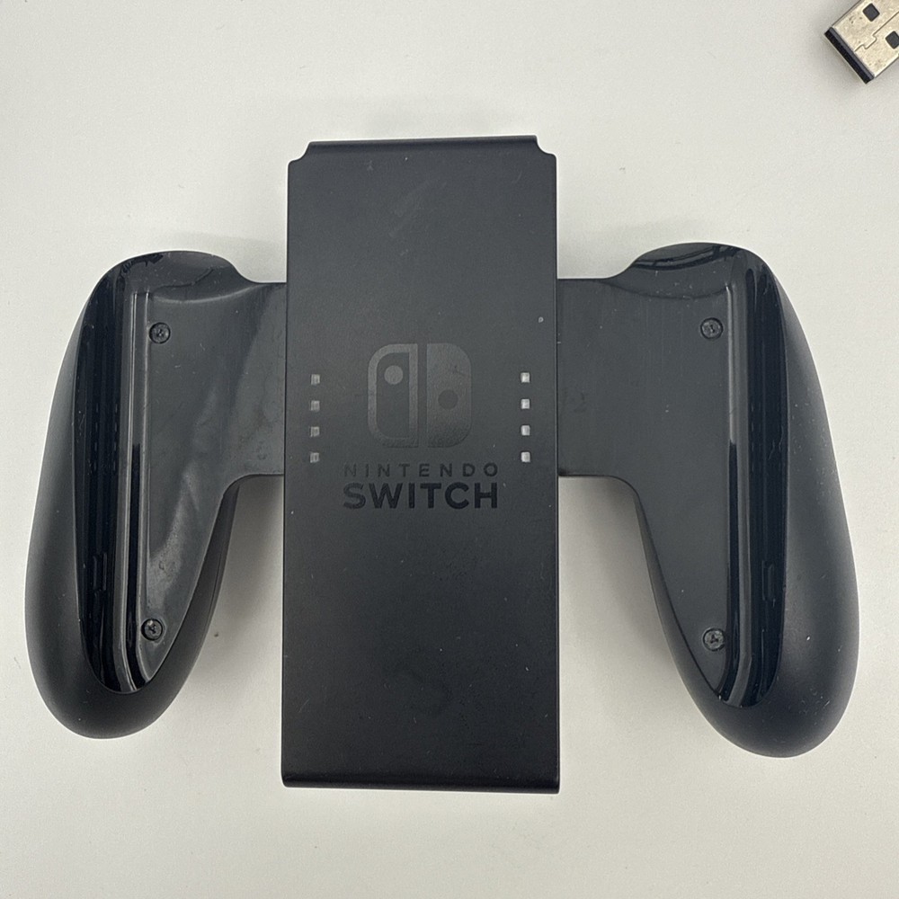 Nintendo Switch Accessories Bundle, Comfort Grip, Wrist Straps, May flash, Case