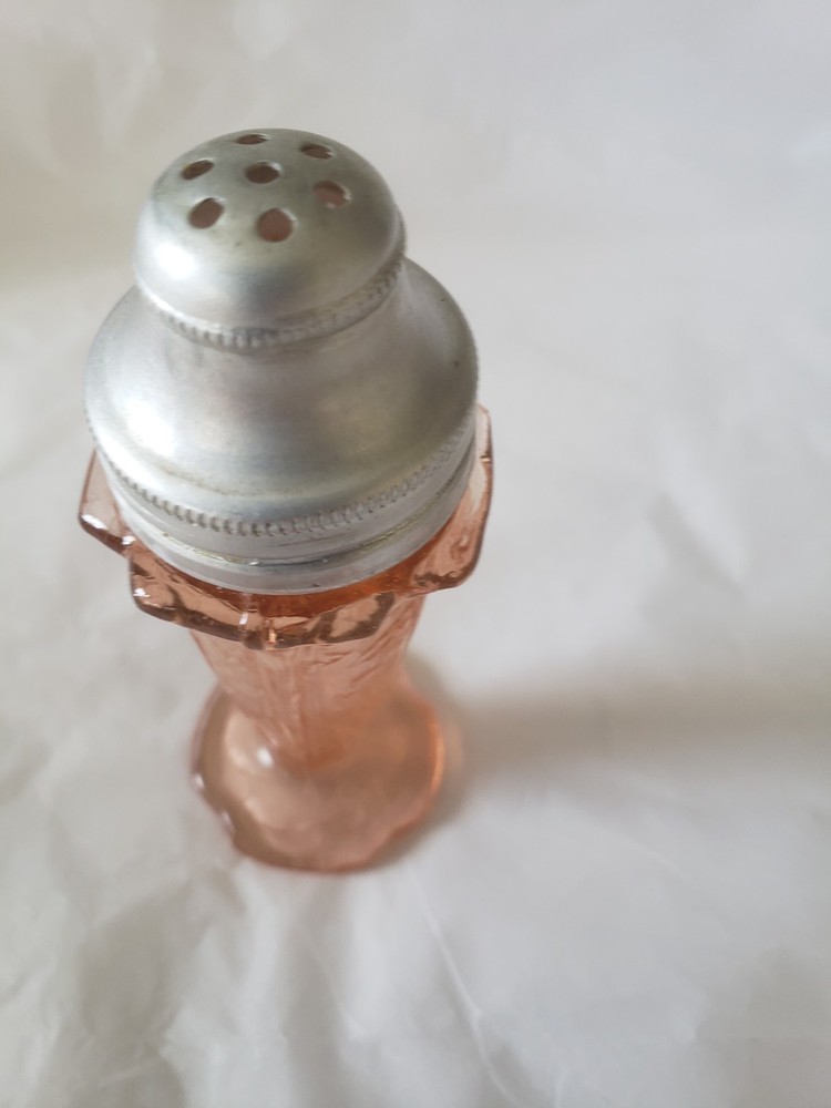 VINTAGE PINK DEPRESSION GLASS CHERRY BLOSSOM PATTERN SINGLE SHAKER GREAT