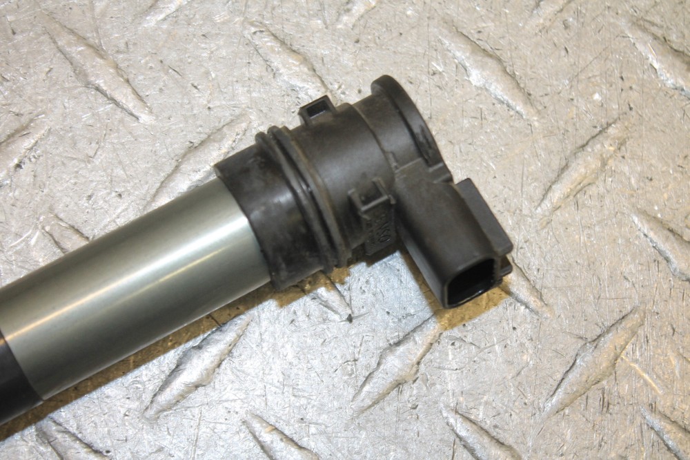 2009 HONDA CBR1000RR IGNITION COIL SPARK PLUG CAP