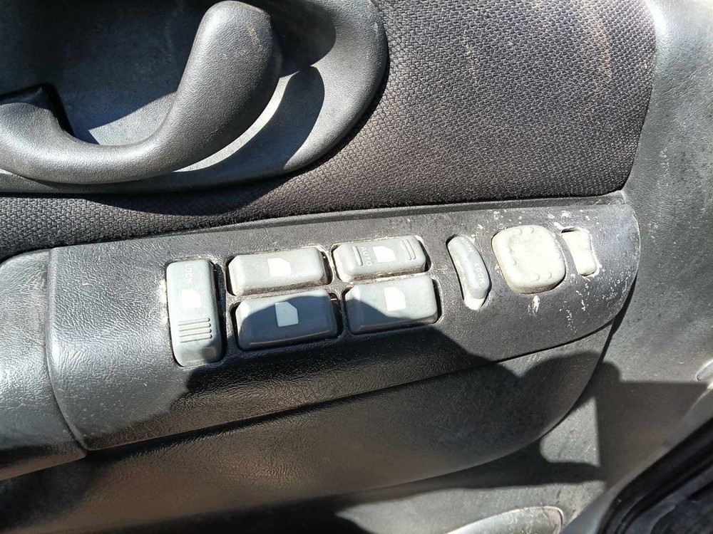 SONOMA 2003 Fuse Box Cabin 6553