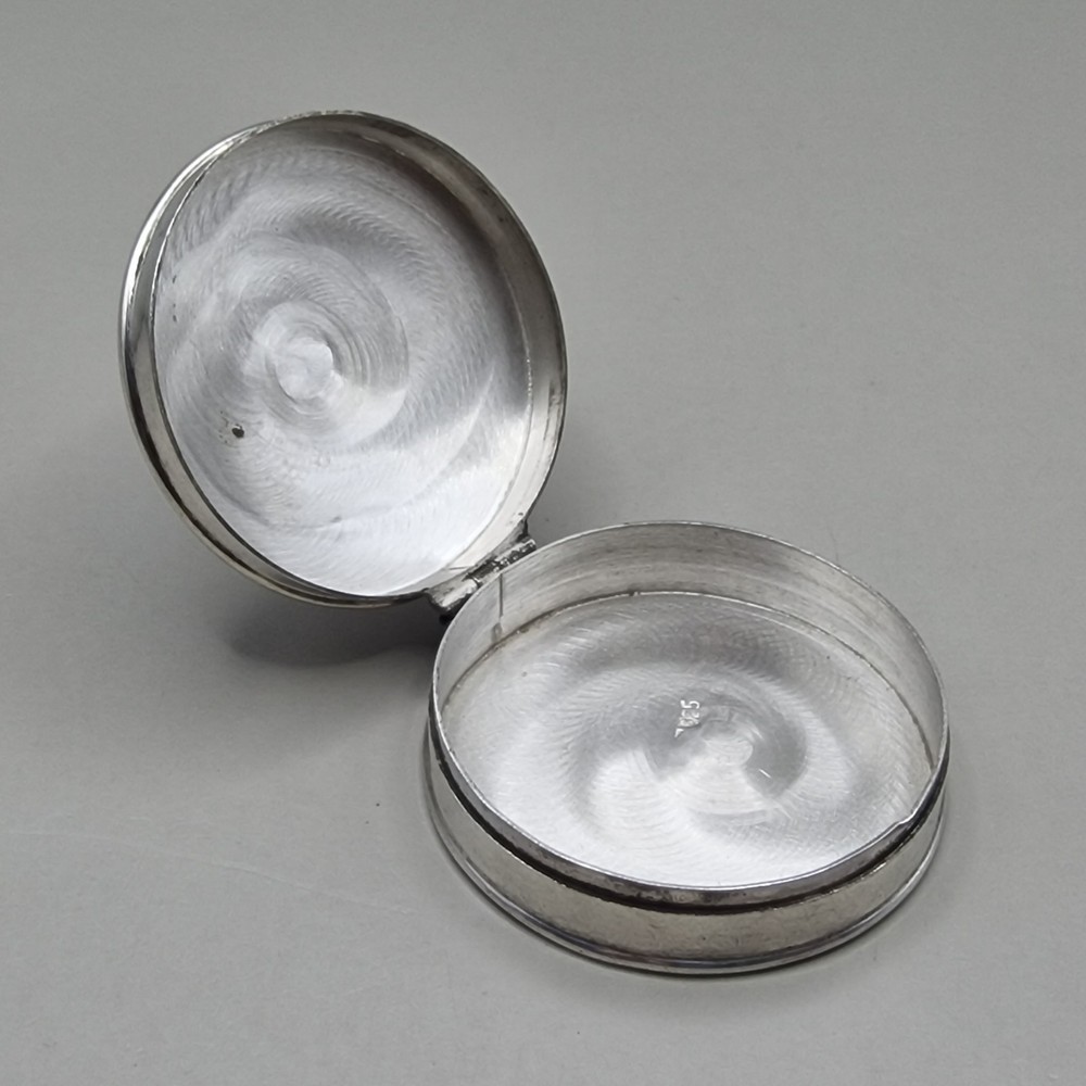 Superb Solid Silver Snuff/Pill Box by Mark Houghton Ltd London 1994
