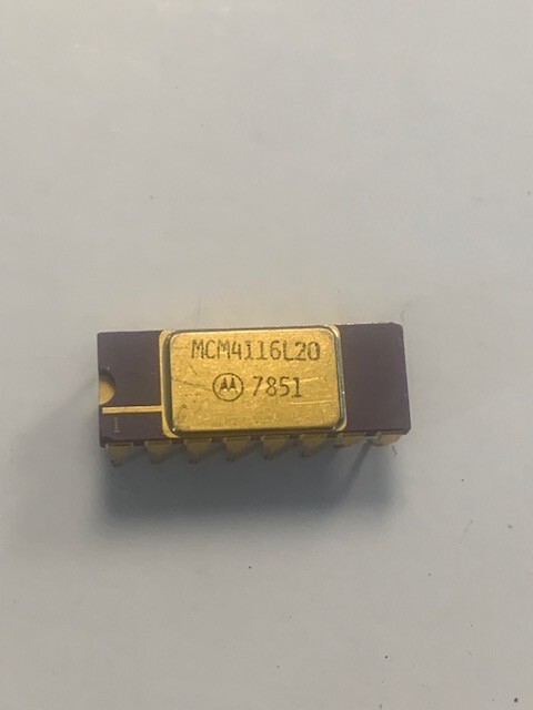 MCM4116L20  IC