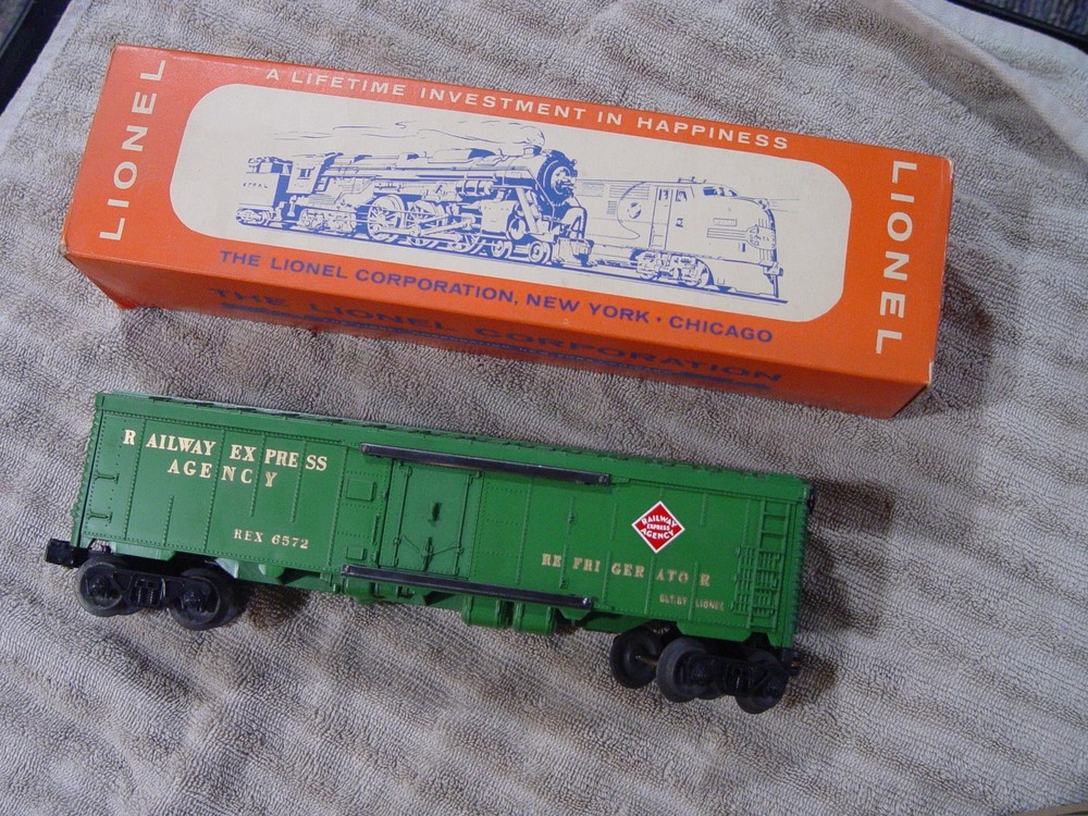 POST WAR LIONEL TRAINS REA REFRIGERATOR CAR No. 6572 w/OB unrun NICE!