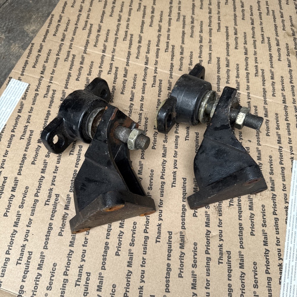 Mercruiser engine mounts (2)