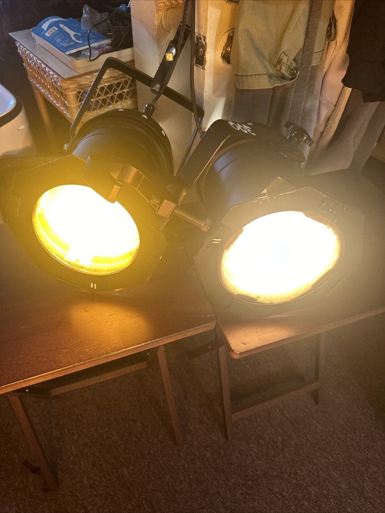 Two Tie 300 Watts Projector Lights