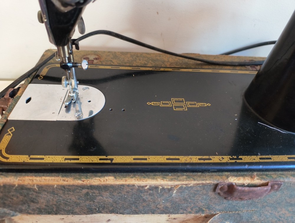 1948 Singer 201-2 Sewing Machine Tested Working read description