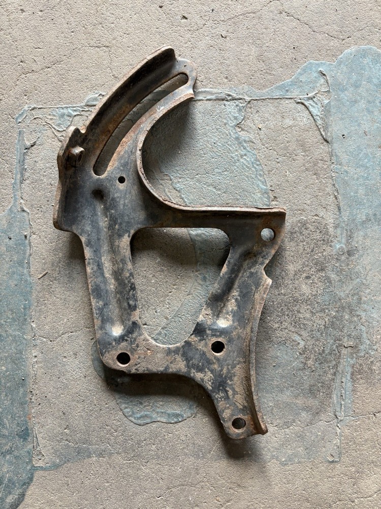 77-86 Olds 307 Rear A/C Compressor Bracket Mount