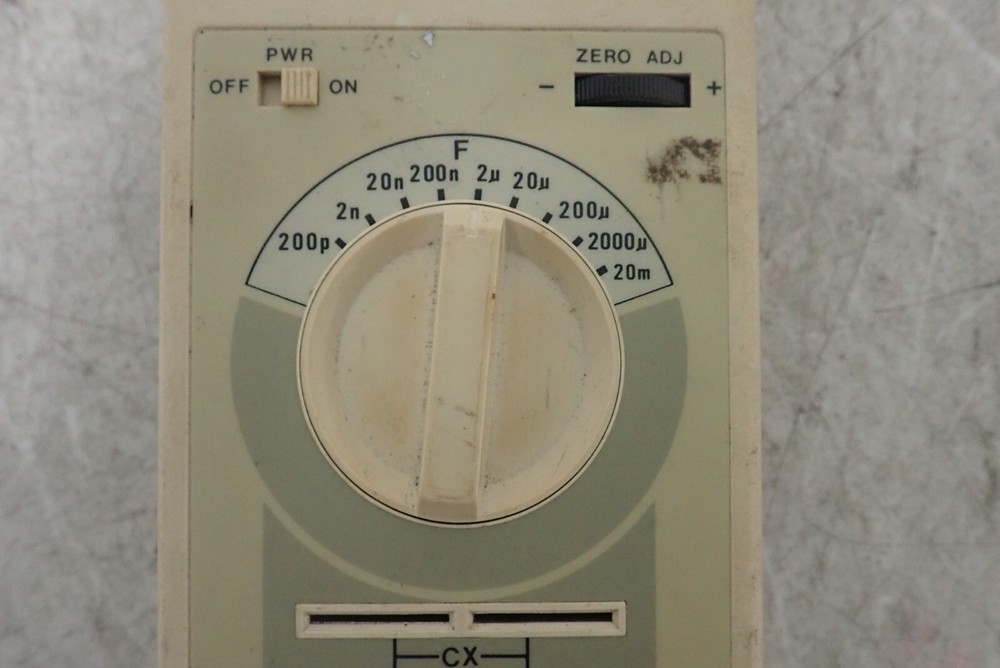 Beckman Circuitmate Model CM20A Digital Capacitance Meter with Manual