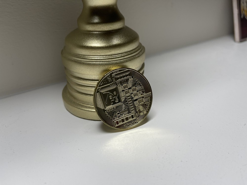 BITCOIN- Limited Edition Physical Coin with Display Case / Cryptocurrency￼