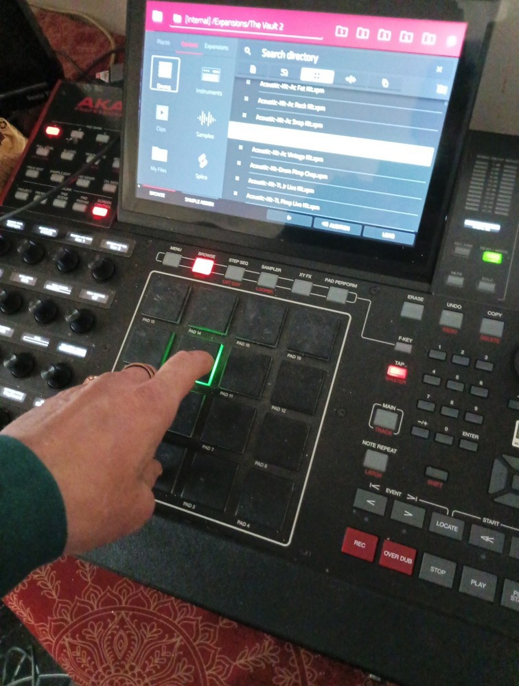 Akai Professional MPC-X Standalone Sampler & Sequencer with Touchscreen Display