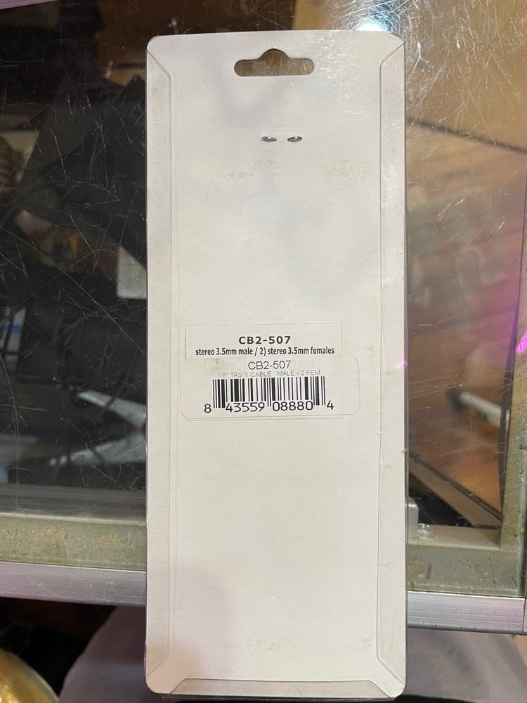 CB2 Solutions CB2-507 Headphone Splitter