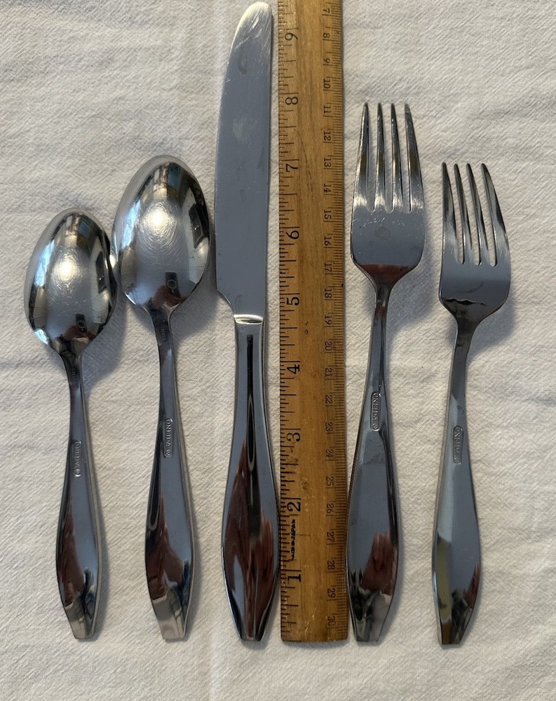Oneida Comet Stainless Flatware 5 Pc Setting Retired Pattern Glossy Modern SW333
