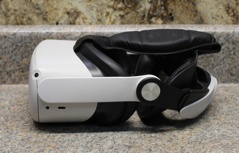 Meta Quest 2 VR Headset