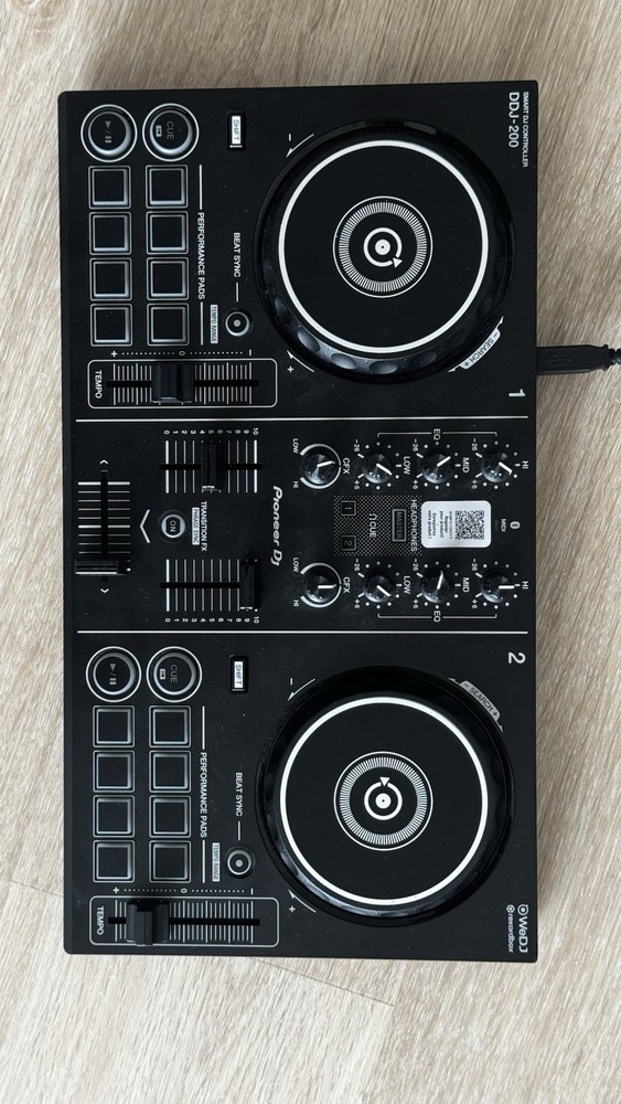 Pioneer DJ DDJ-200 Double Deck Controller, Performance Pads, Black