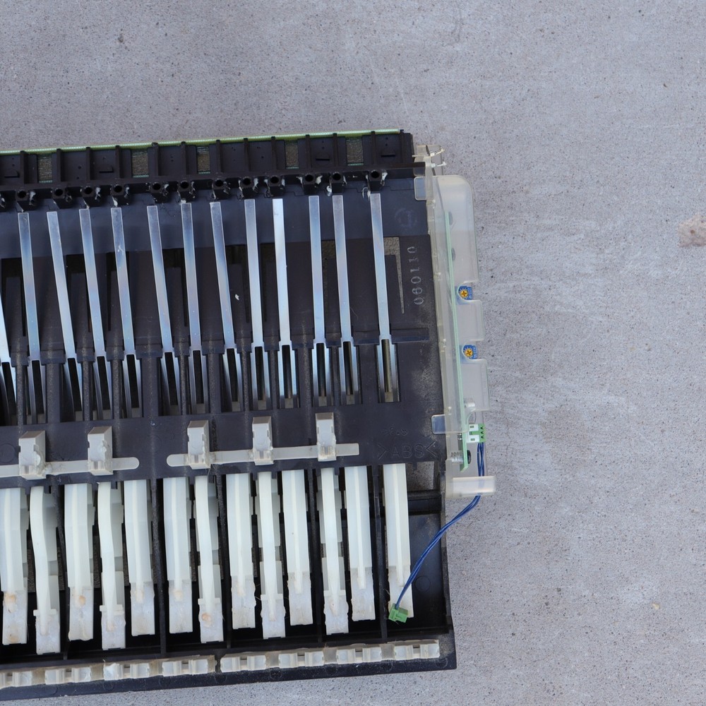 Yamaha S90 Keyboard Keys Weighted Assembly No Panel Boards